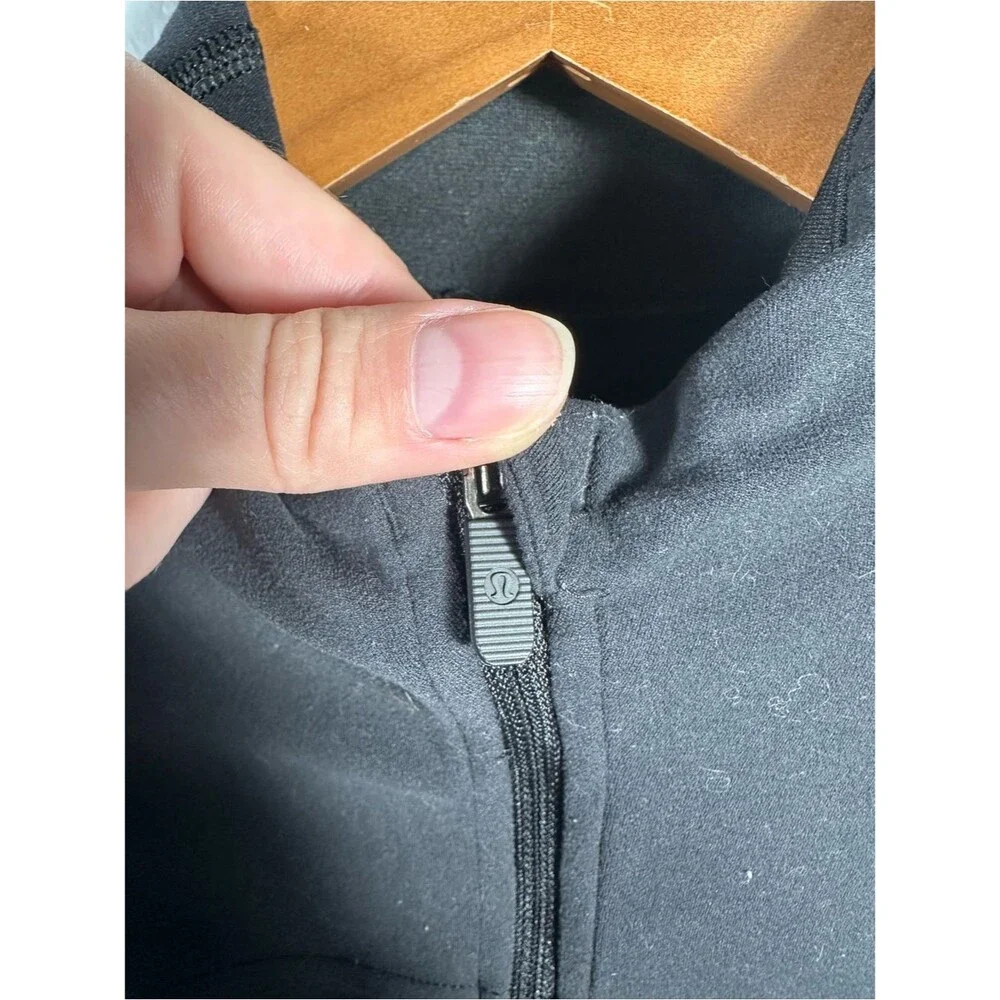 Lululemon Black Nulu Cropped Define Jacket Size 6 Gym Workout Activewear Chic